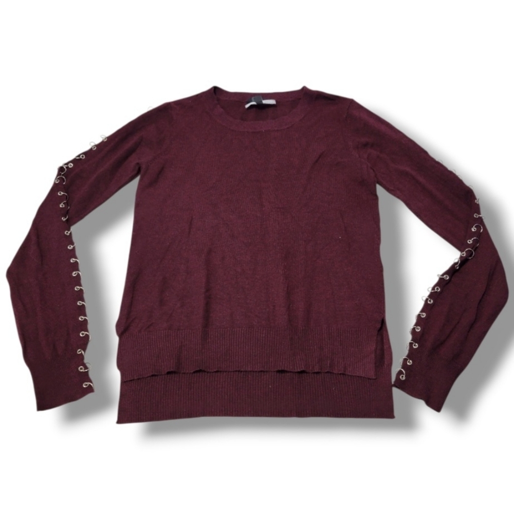 Fate By LFD Sweater Size Small Soft Knit Sweater Metal Ring Accent Outer Sleeves